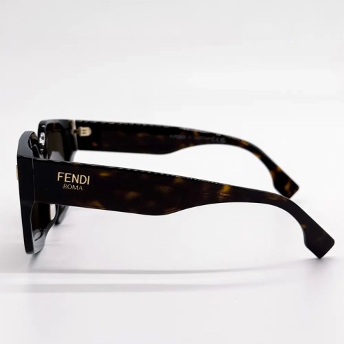 Fendi FE40162F - 52E - 54 Okulary przeciwsłoneczne Kanciaste