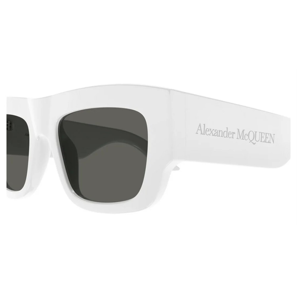 Alexander McQueen AM0449S - 004 - 53 Okulary przeciwsłoneczne Biały Kanciaste