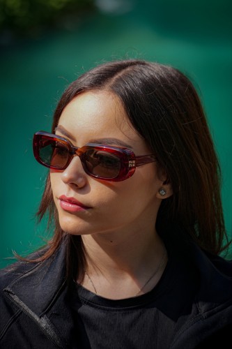 MIU MIU MU B13S - 23M80Q - 52 Okulary przeciwsłoneczne Burgundija Prostokątny