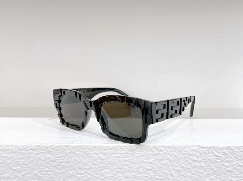 Fendi FE40104I - 01C - 50 Okulary przeciwsłoneczne Czarny Kanciaste